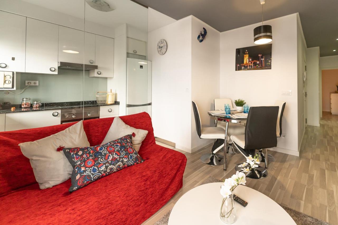 Cormelana Plaza Apartment โอโกรูญา ภายนอก รูปภาพ